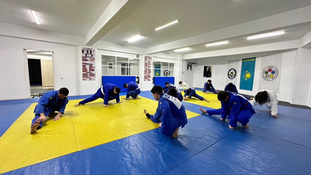Алматы спорт клубында балаларға дзюдо сабақтары